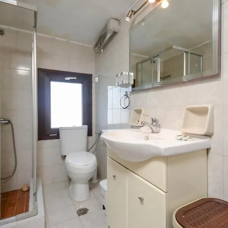 Tony Gratsias Apartamento *